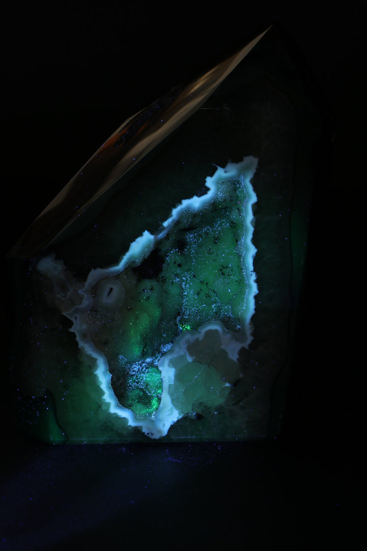 4.25" Fluorescent Dendritic Chalcedony Tower DV395