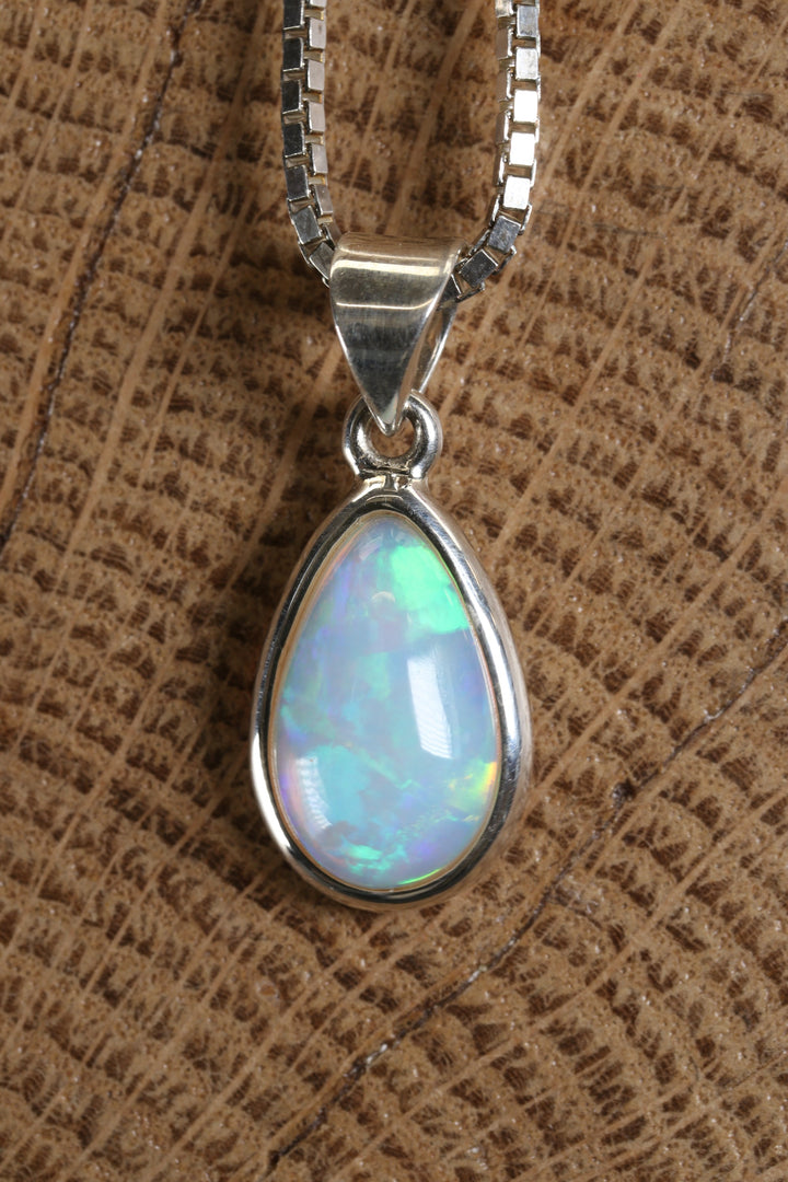 Welo Opal Pendant