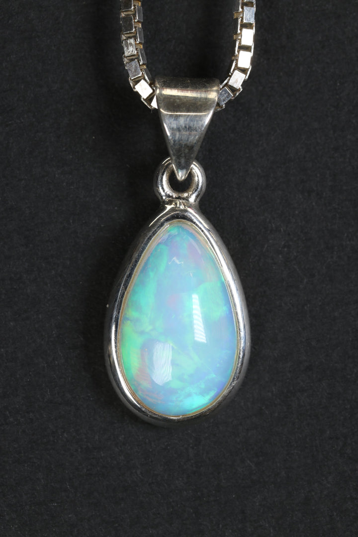 Welo Opal Pendant