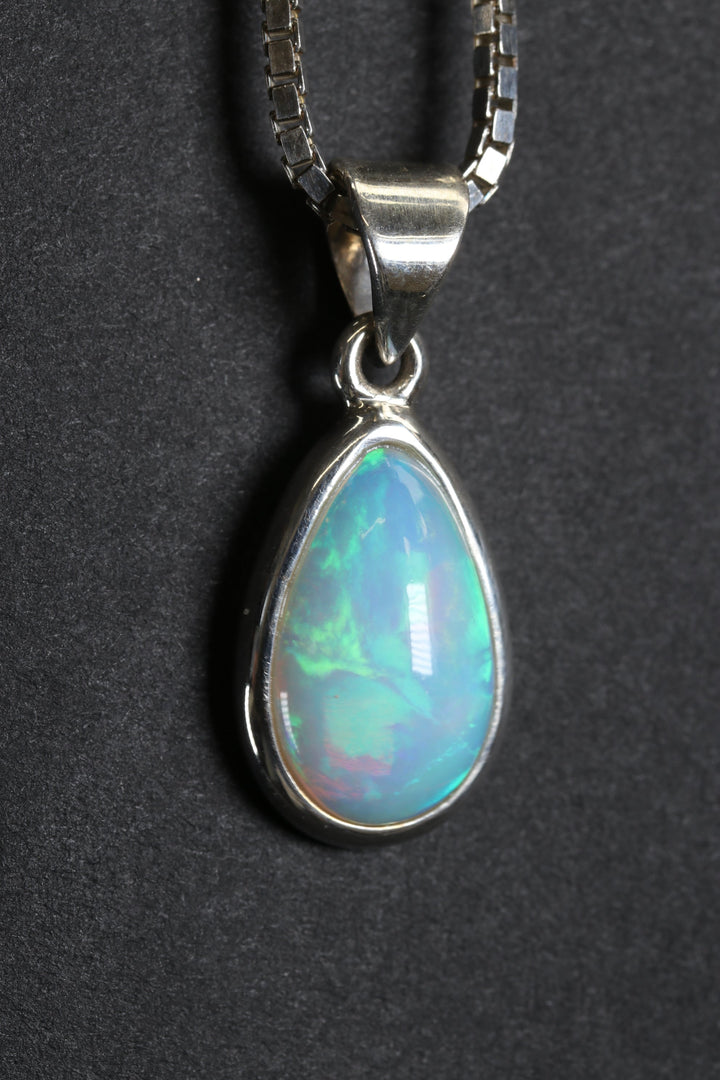 Welo Opal Pendant