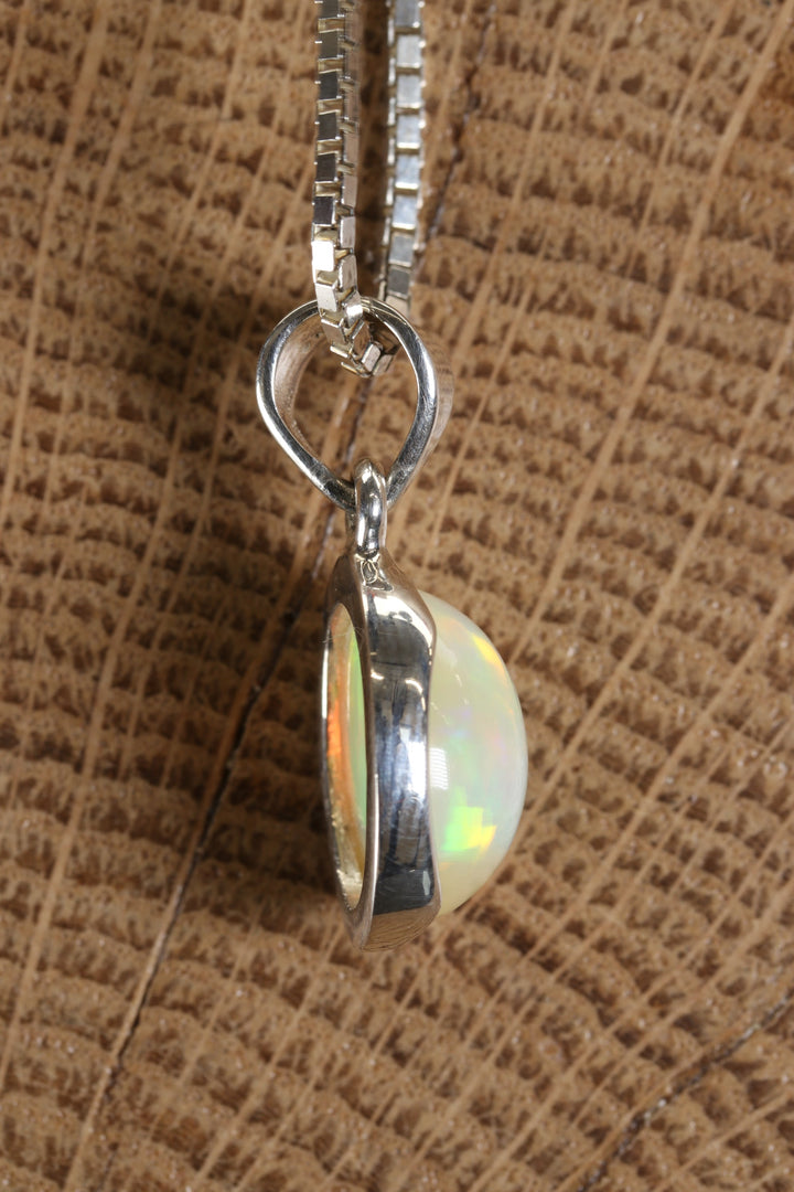 Welo Opal Pendant