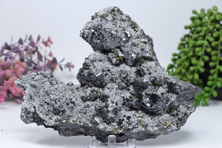 Pyrite and quartz on Sphalerite from 9th of September Mine DC462