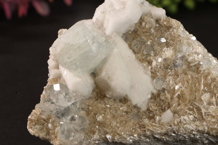 Aquamarine with Mica TU3800