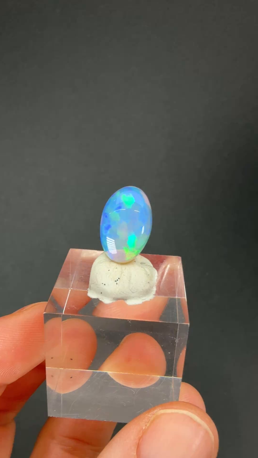 3.85 ct Polished Welo Opal DX2986
