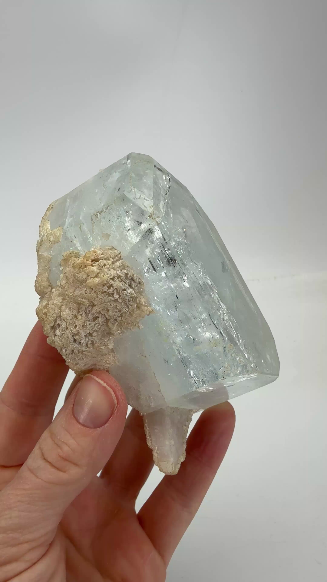 371 gram Aquamarine Specimen from Nagar, Pakistan DX4767