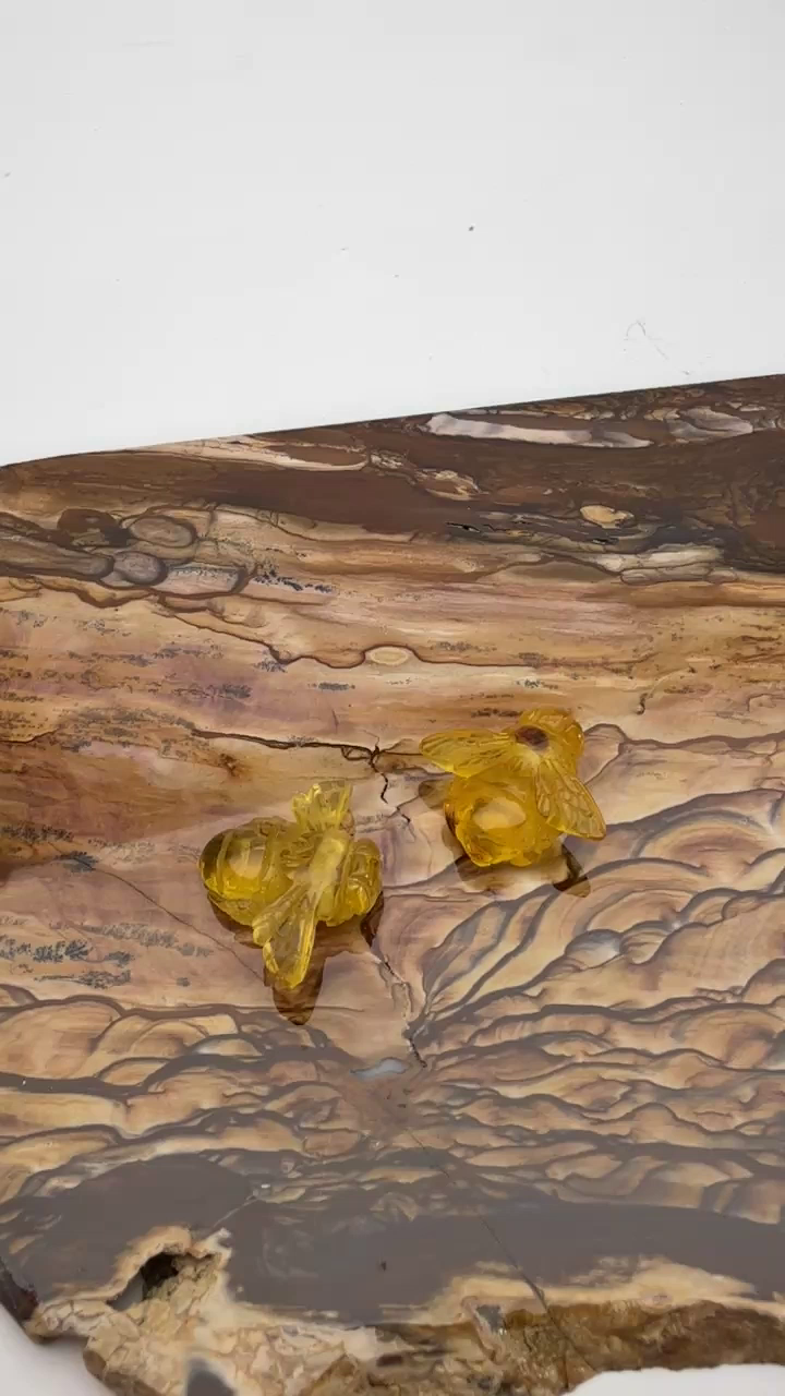 Pair of Indonesian Amber Bee Carving Pendants TD3156