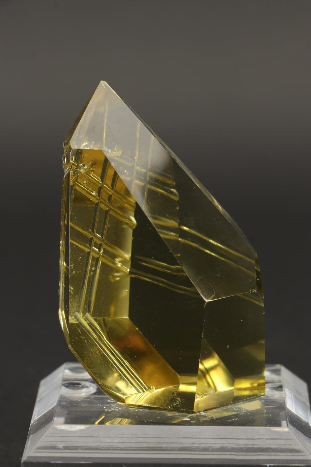 2" Fantasy Cut Lemon Quartz Tower DN512