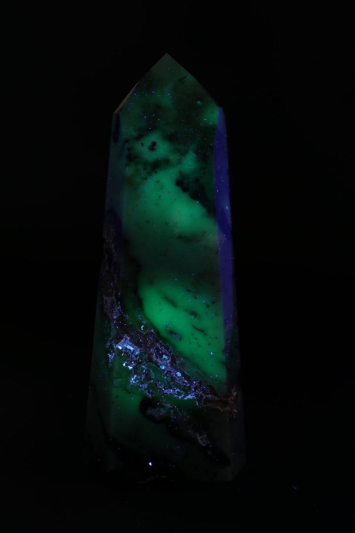 6.5" Fluorescent Dendritic Chalcedony Tower DV398