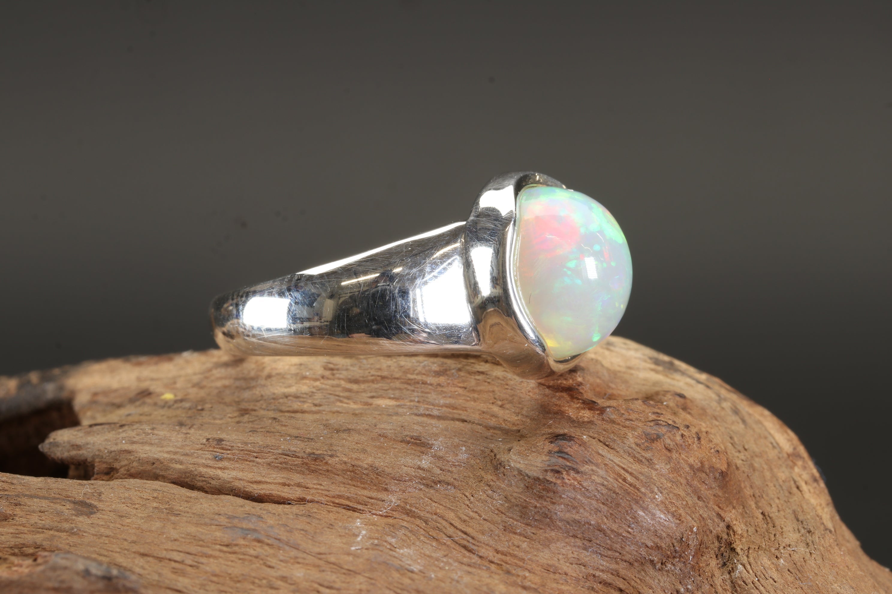 Welo Opal high quality ring