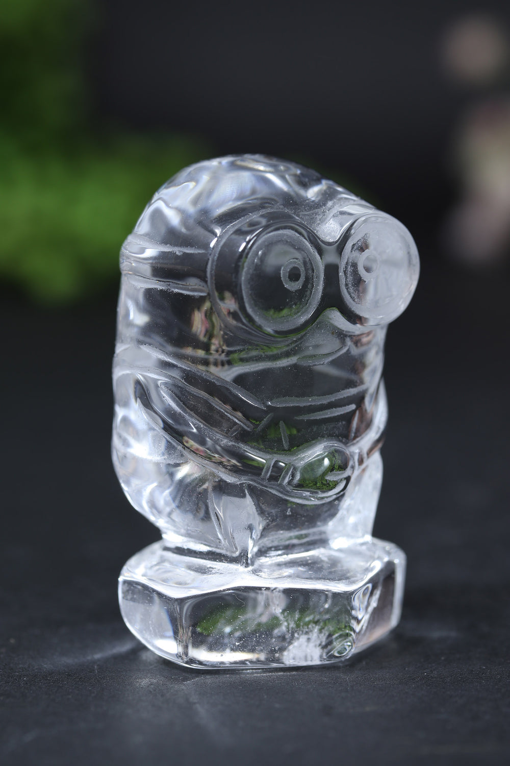 Quartz Crystal Minion Carving DD2592