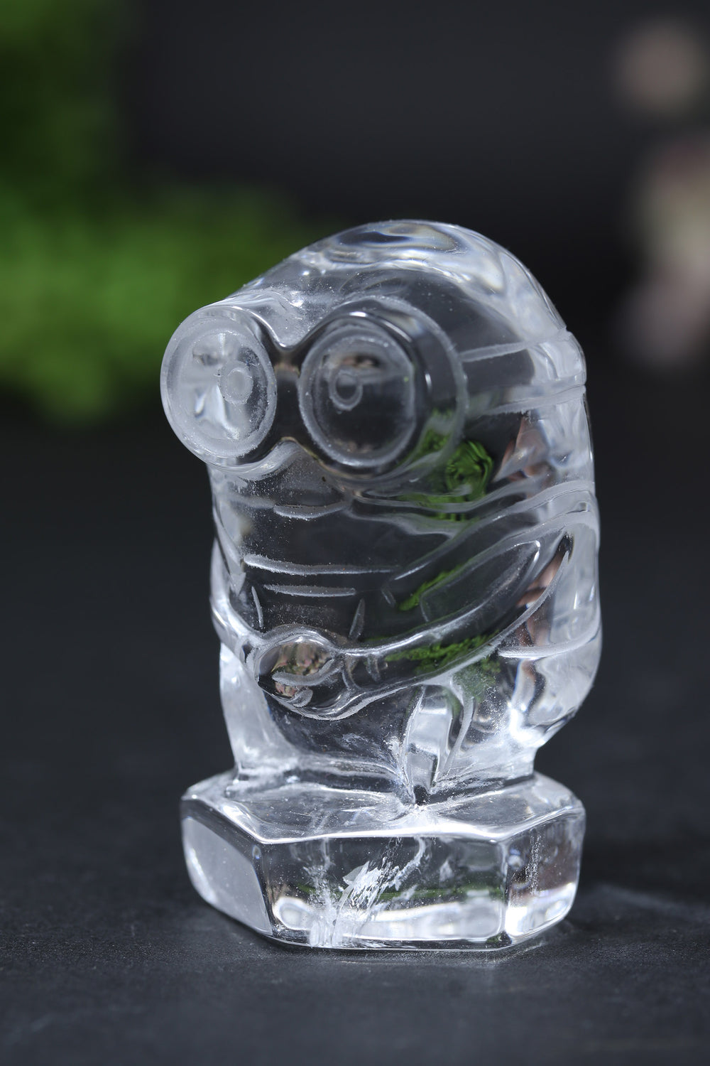 Quartz Crystal Minion Carving DD2592