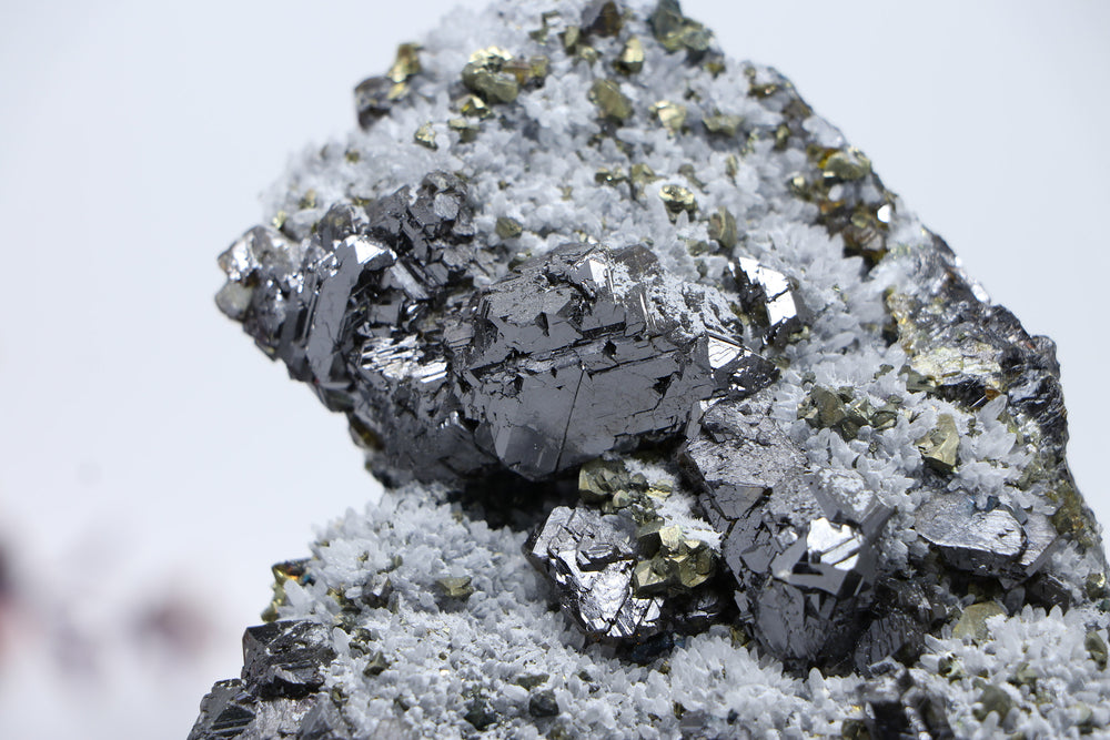 Pyrite and quartz on Sphalerite from 9th of September Mine DC462